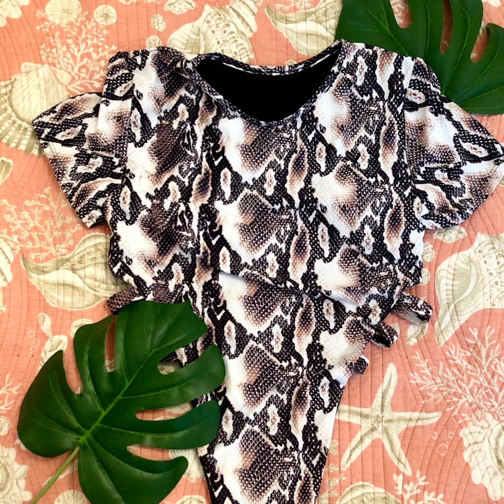 •🍍• NWOT Snakeskin Thong One-Piece/Bodysuit